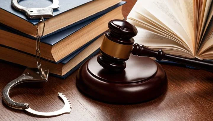 مطالعه تطبیقی کدهای کیفری و جرم‌شناسی در سیستم‌های مختلف